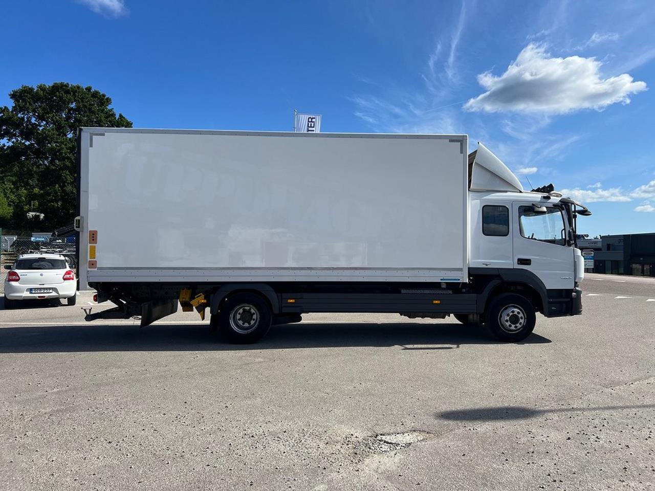 Mercedes-Benz Atego 1524L 4x2 Sovhytt Skåpbil Öppningsbarsida 2015 - Skåp
