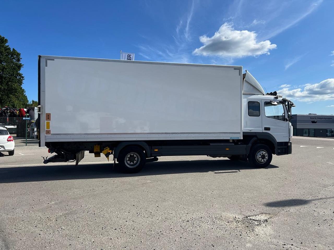 Mercedes-Benz Atego 1524L 4x2 Sovhytt Skåpbil Öppningsbarsida 2015 - Skåp