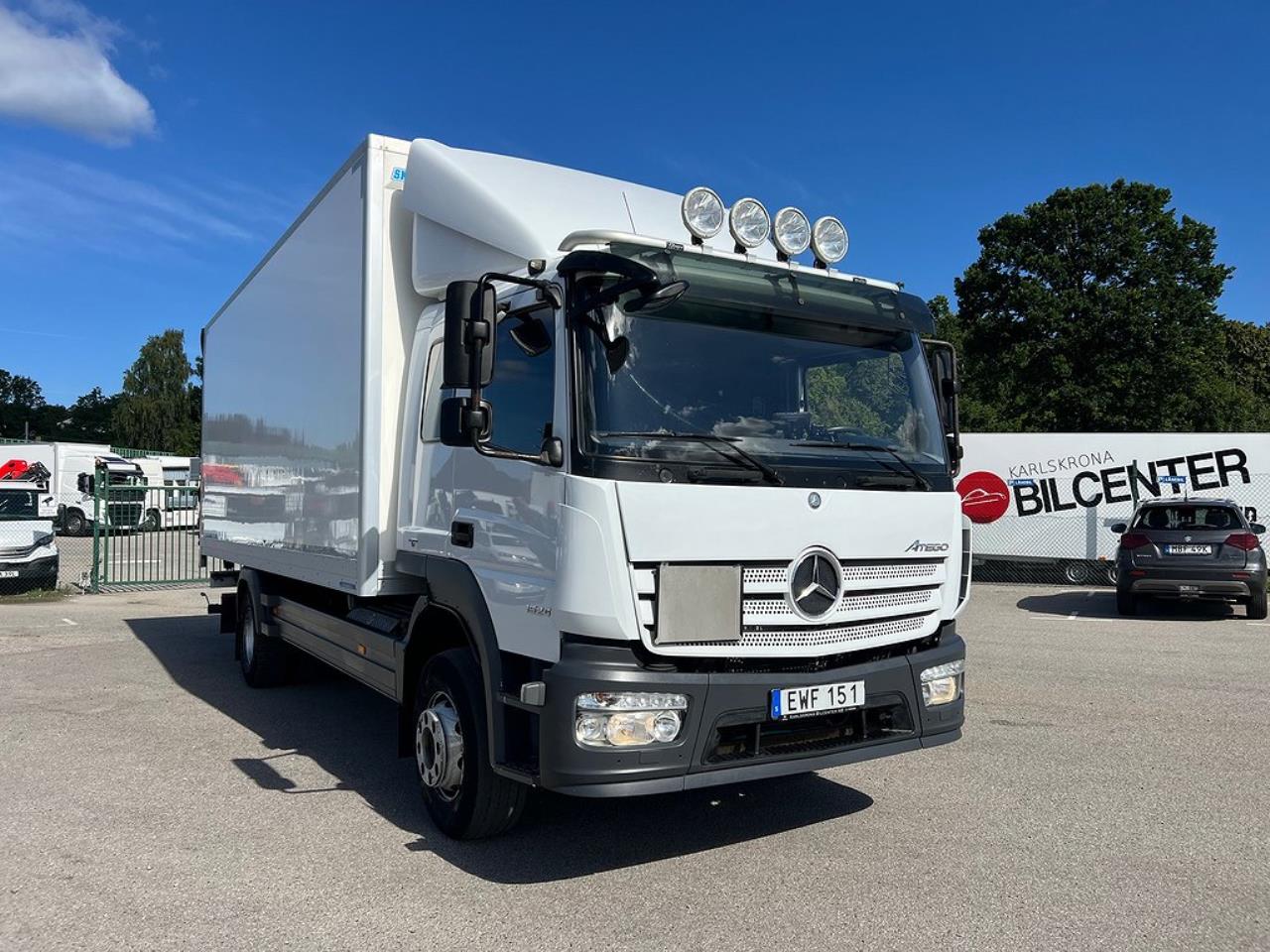 Mercedes-Benz Atego 1524L 4x2 Sovhytt Skåpbil Öppningsbarsida 2015 - Skåp