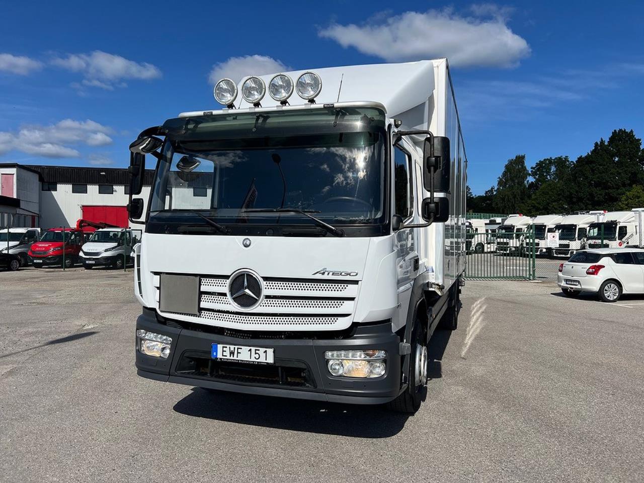 Mercedes-Benz Atego 1524L 4x2 Sovhytt Skåpbil Öppningsbarsida 2015 - Skåp