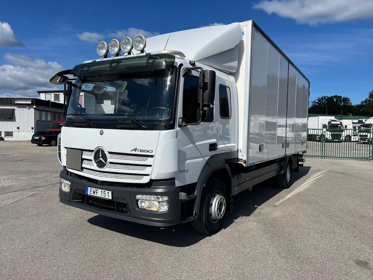 Mercedes-Benz Atego 1524L 4x2 Sovhytt Skåpbil Öppningsbarsida 2015 - Skåp