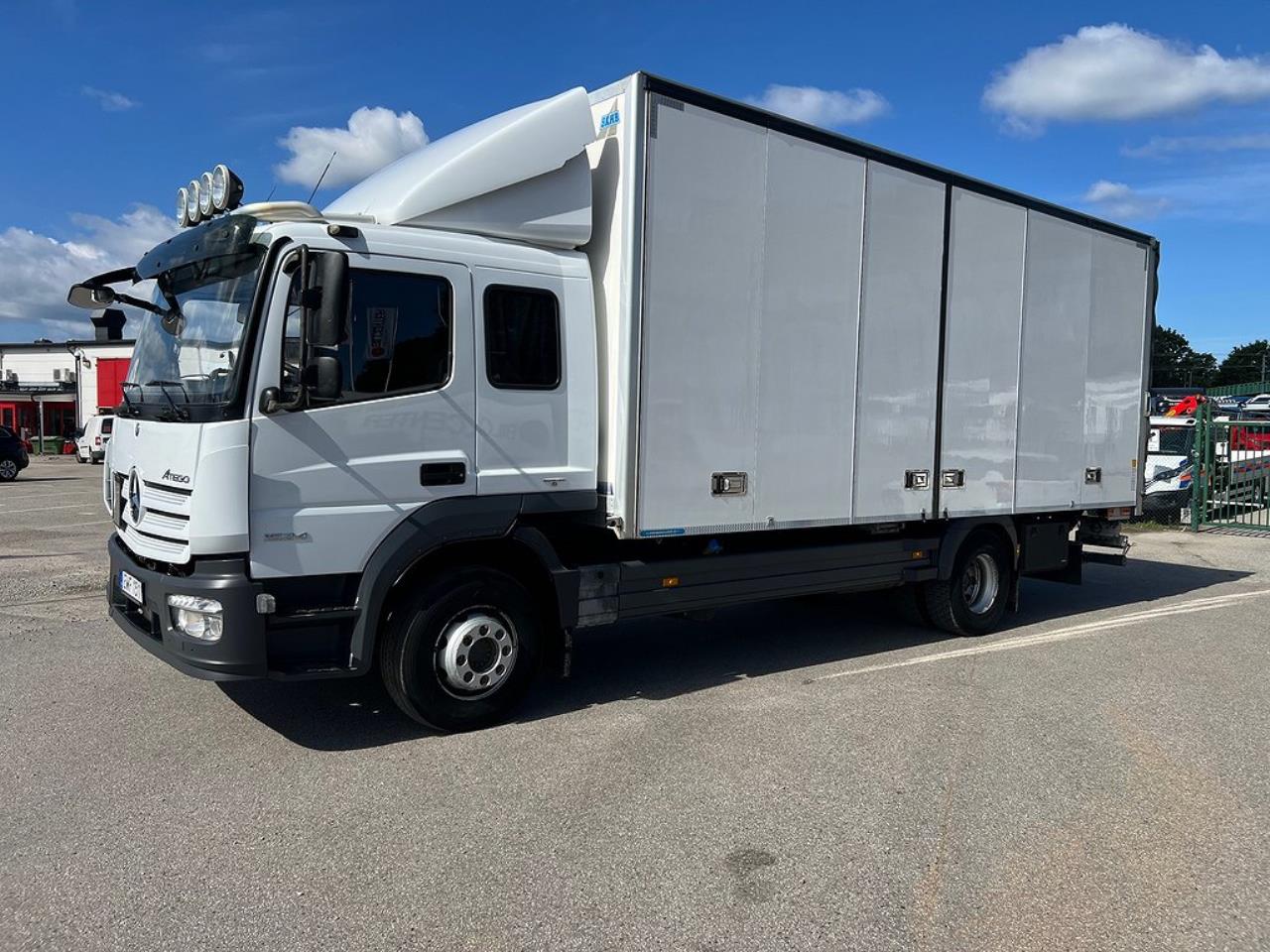 Mercedes-Benz Atego 1524L 4x2 Sovhytt Skåpbil Öppningsbarsida 2015 - Skåp