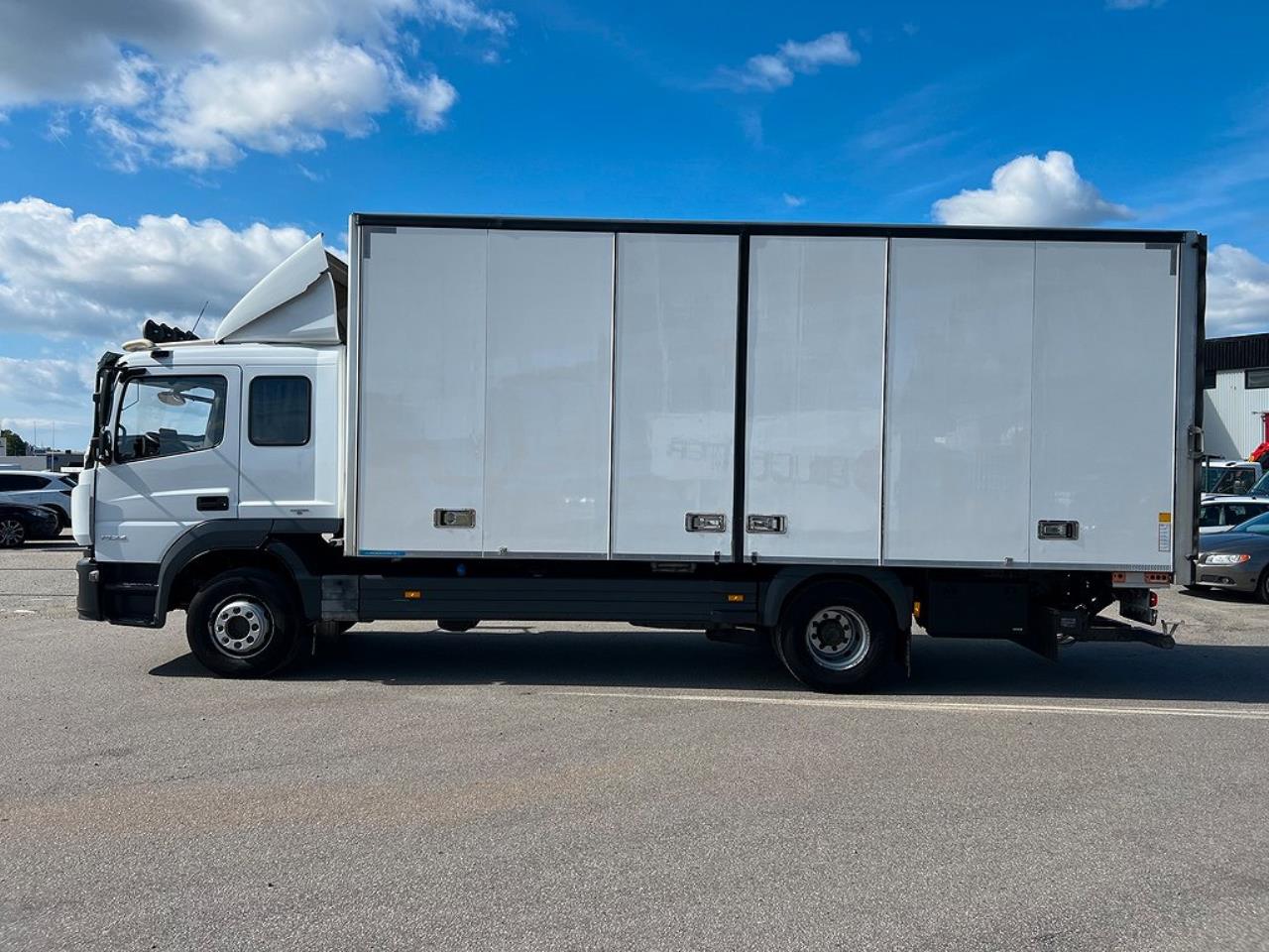 Mercedes-Benz Atego 1524L 4x2 Sovhytt Skåpbil Öppningsbarsida 2015 - Skåp