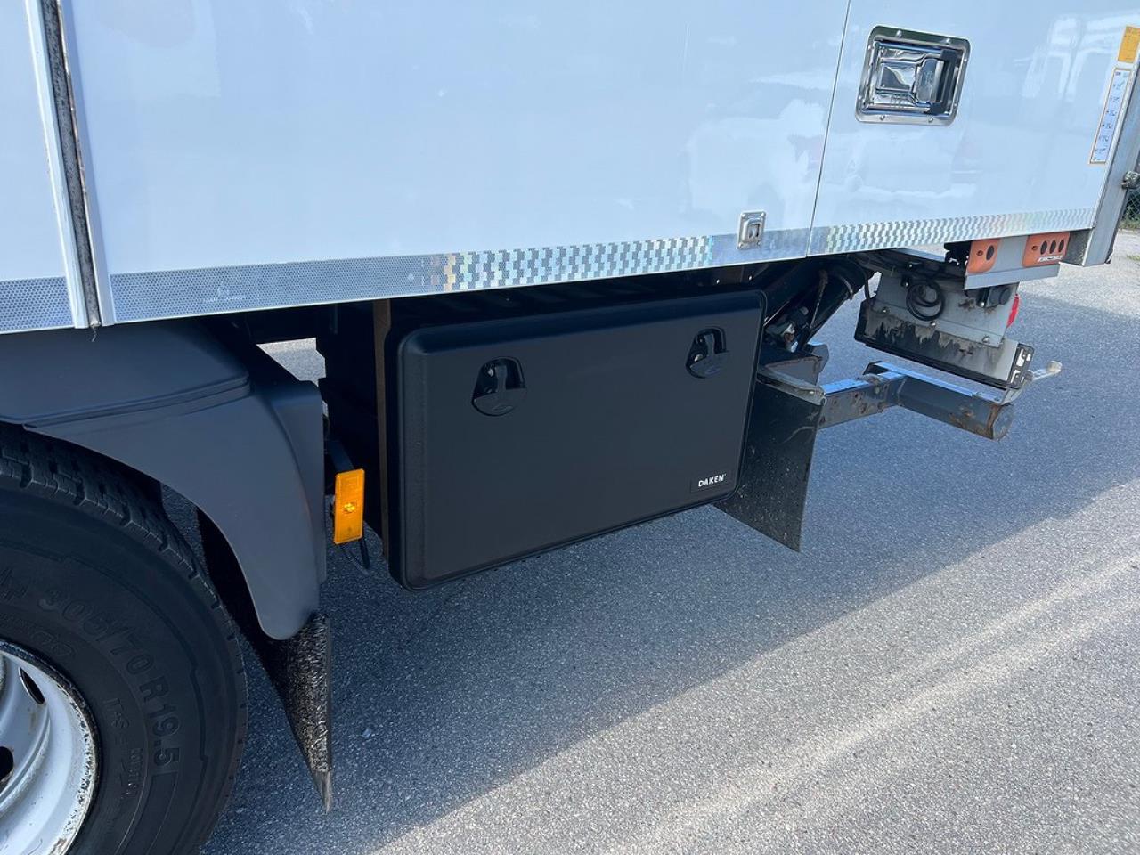 Mercedes-Benz Atego 1524L 4x2 Sovhytt Skåpbil Öppningsbarsida 2015 - Skåp