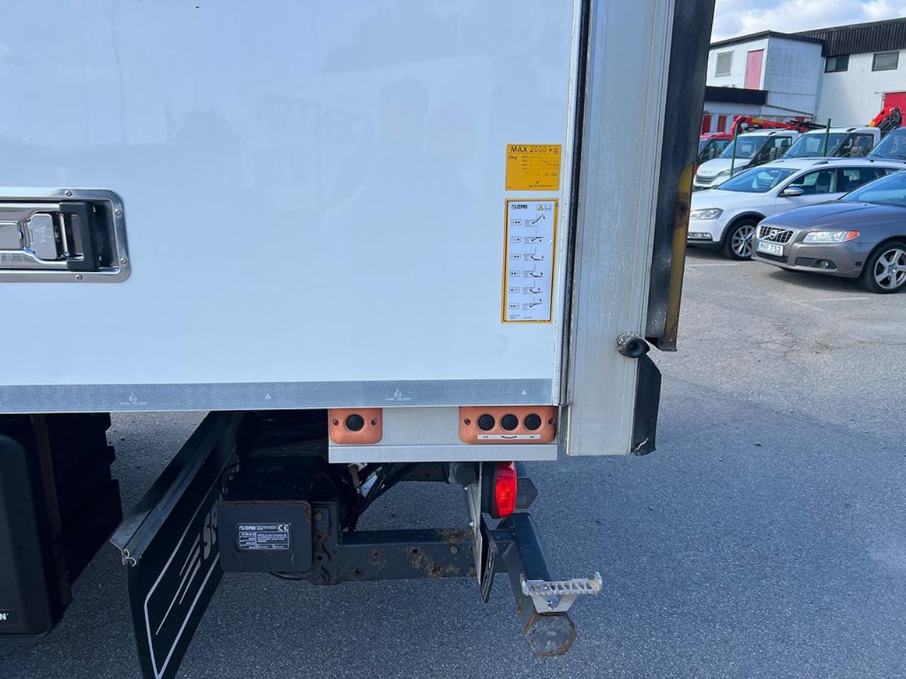 Mercedes-Benz Atego 1524L 4x2 Sovhytt Skåpbil Öppningsbarsida 2015 - Skåp