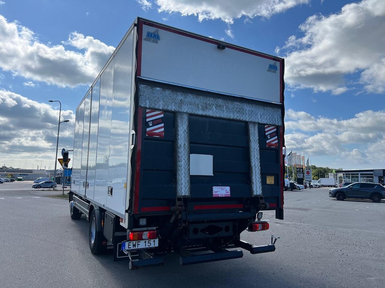 Mercedes-Benz Atego 1524L 4x2 Sovhytt Skåpbil Öppningsbarsida 2015 - Skåp