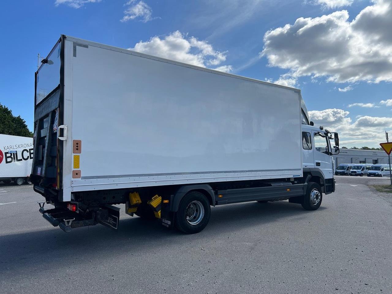 Mercedes-Benz Atego 1524L 4x2 Sovhytt Skåpbil Öppningsbarsida 2015 - Skåp