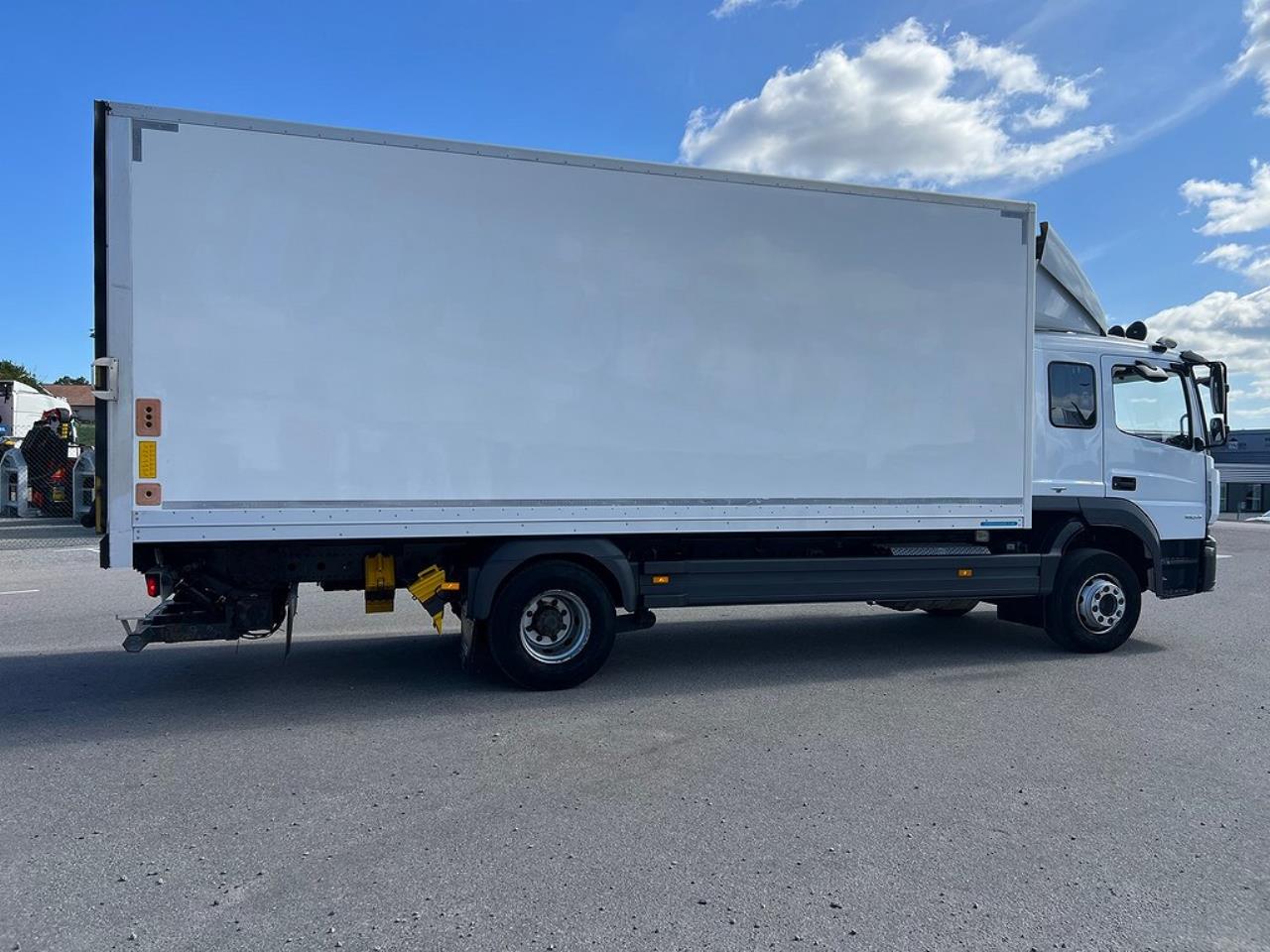 Mercedes-Benz Atego 1524L 4x2 Sovhytt Skåpbil Öppningsbarsida 2015 - Skåp