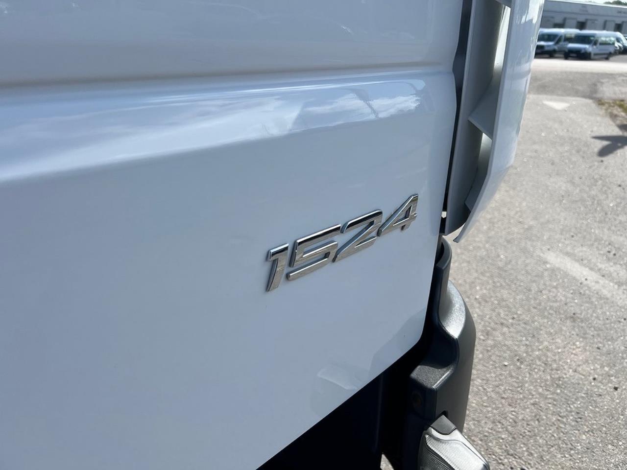 Mercedes-Benz Atego 1524L 4x2 Sovhytt Skåpbil Öppningsbarsida 2015 - Skåp