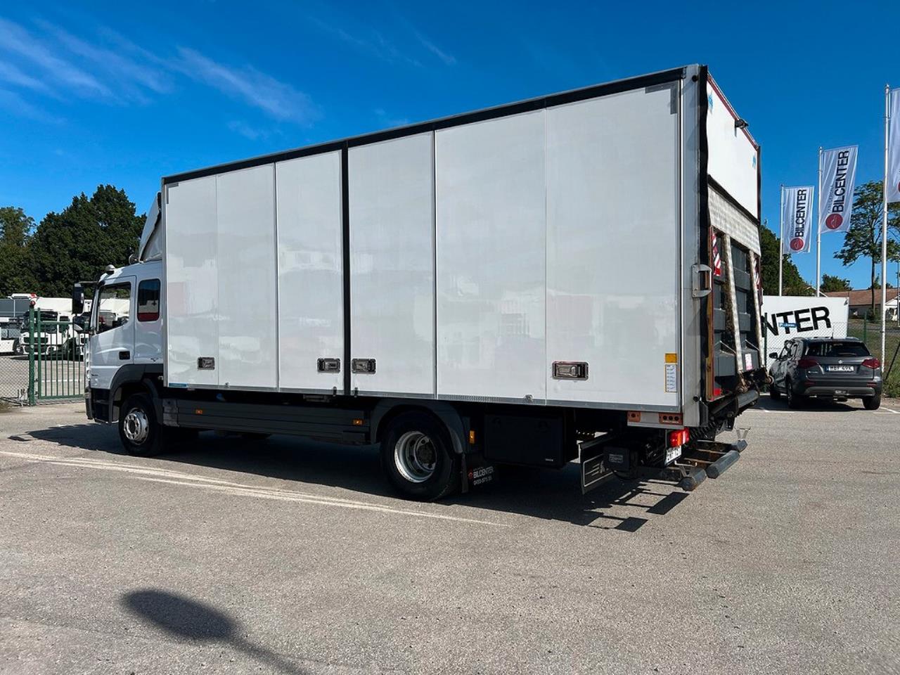 Mercedes-Benz Atego 1524L 4x2 Sovhytt Skåpbil Öppningsbarsida 2015 - Skåp