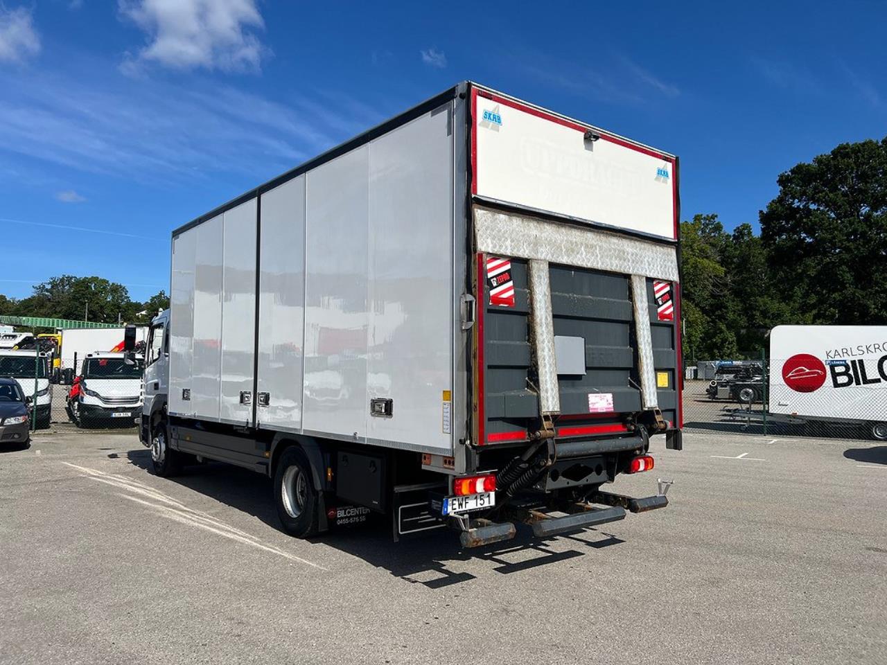 Mercedes-Benz Atego 1524L 4x2 Sovhytt Skåpbil Öppningsbarsida 2015 - Skåp