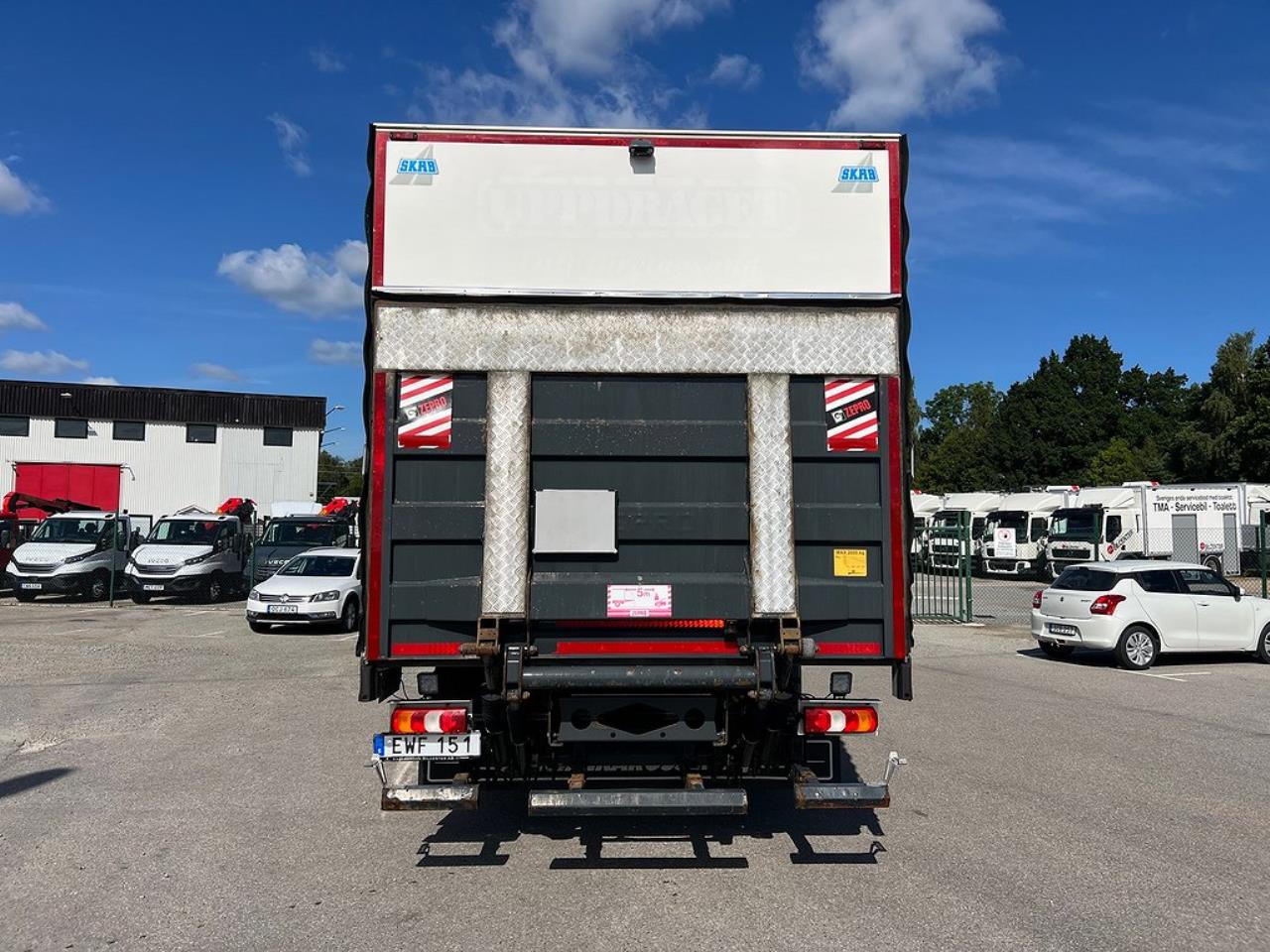 Mercedes-Benz Atego 1524L 4x2 Sovhytt Skåpbil Öppningsbarsida 2015 - Skåp