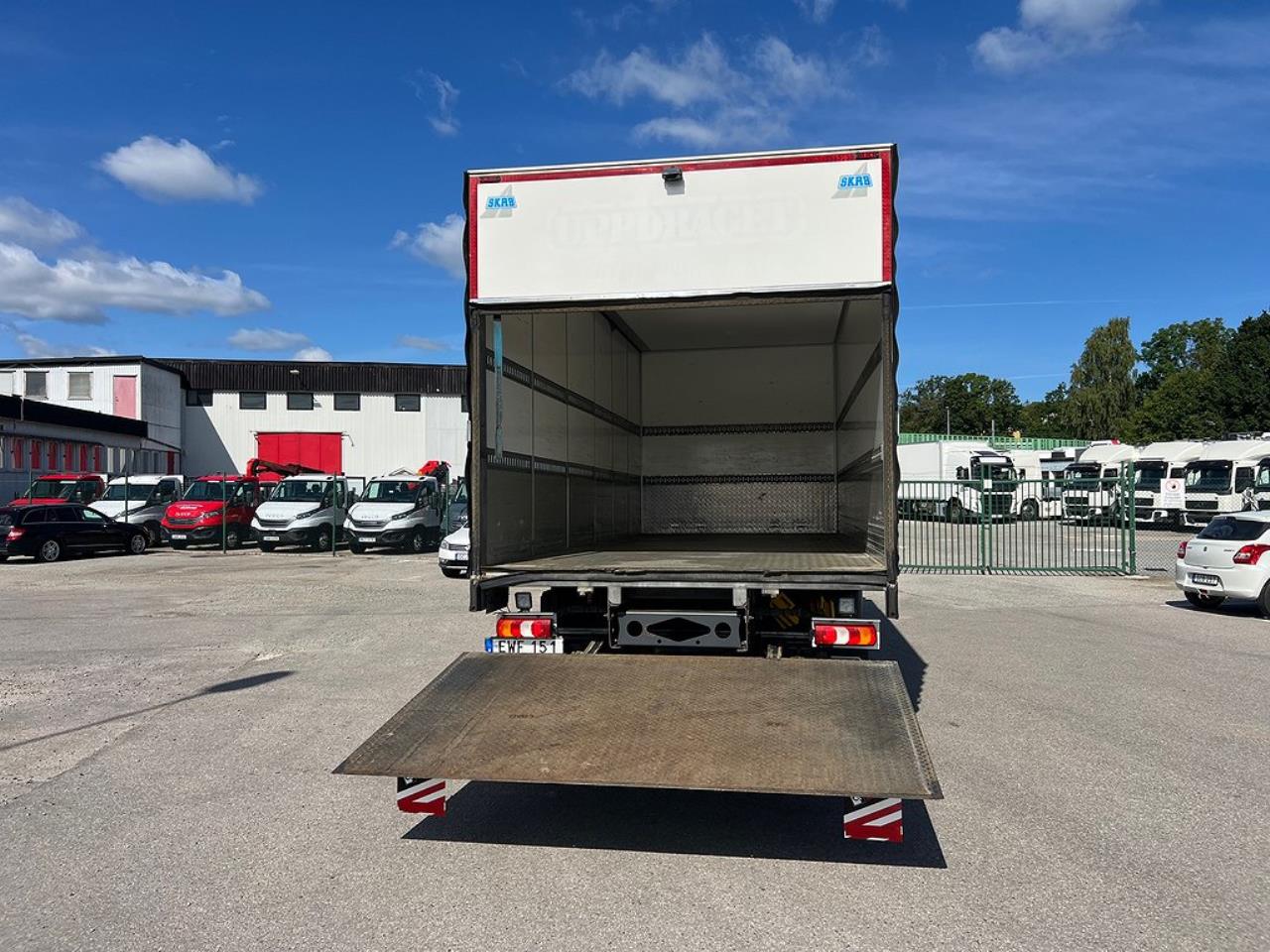 Mercedes-Benz Atego 1524L 4x2 Sovhytt Skåpbil Öppningsbarsida 2015 - Skåp
