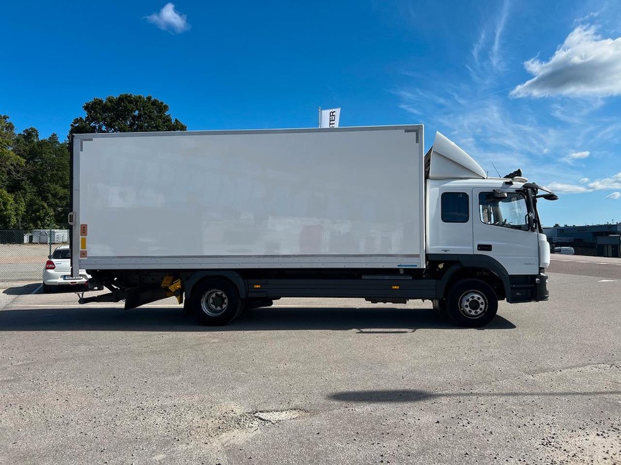 Mercedes-Benz Atego 1524L 4x2 Sovhytt Skåpbil Öppningsbarsida 2015 - Skåp