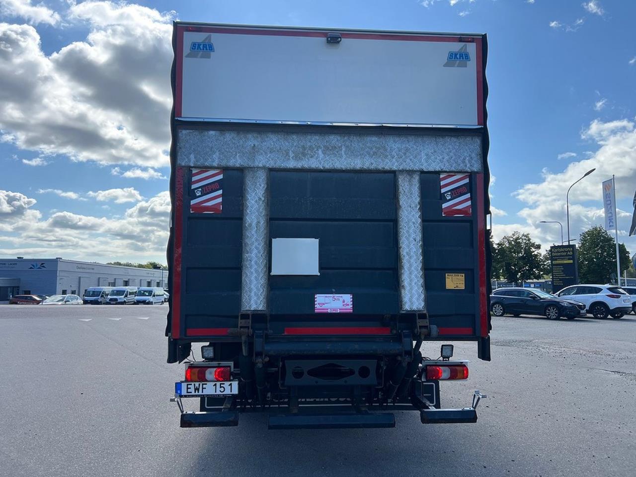 Mercedes-Benz Atego 1524L 4x2 Sovhytt Skåpbil Öppningsbarsida 2015 - Skåp