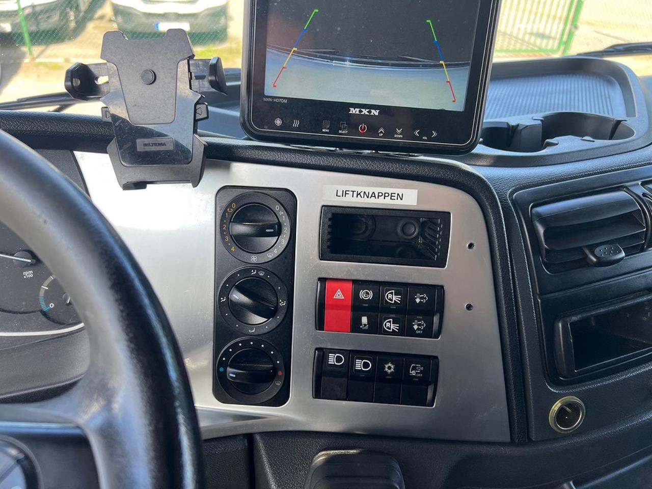 Mercedes-Benz Atego 1524L 4x2 Sovhytt Skåpbil Öppningsbarsida 2015 - Skåp