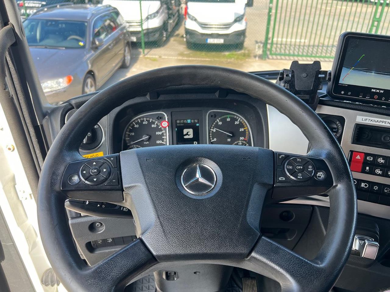 Mercedes-Benz Atego 1524L 4x2 Sovhytt Skåpbil Öppningsbarsida 2015 - Skåp