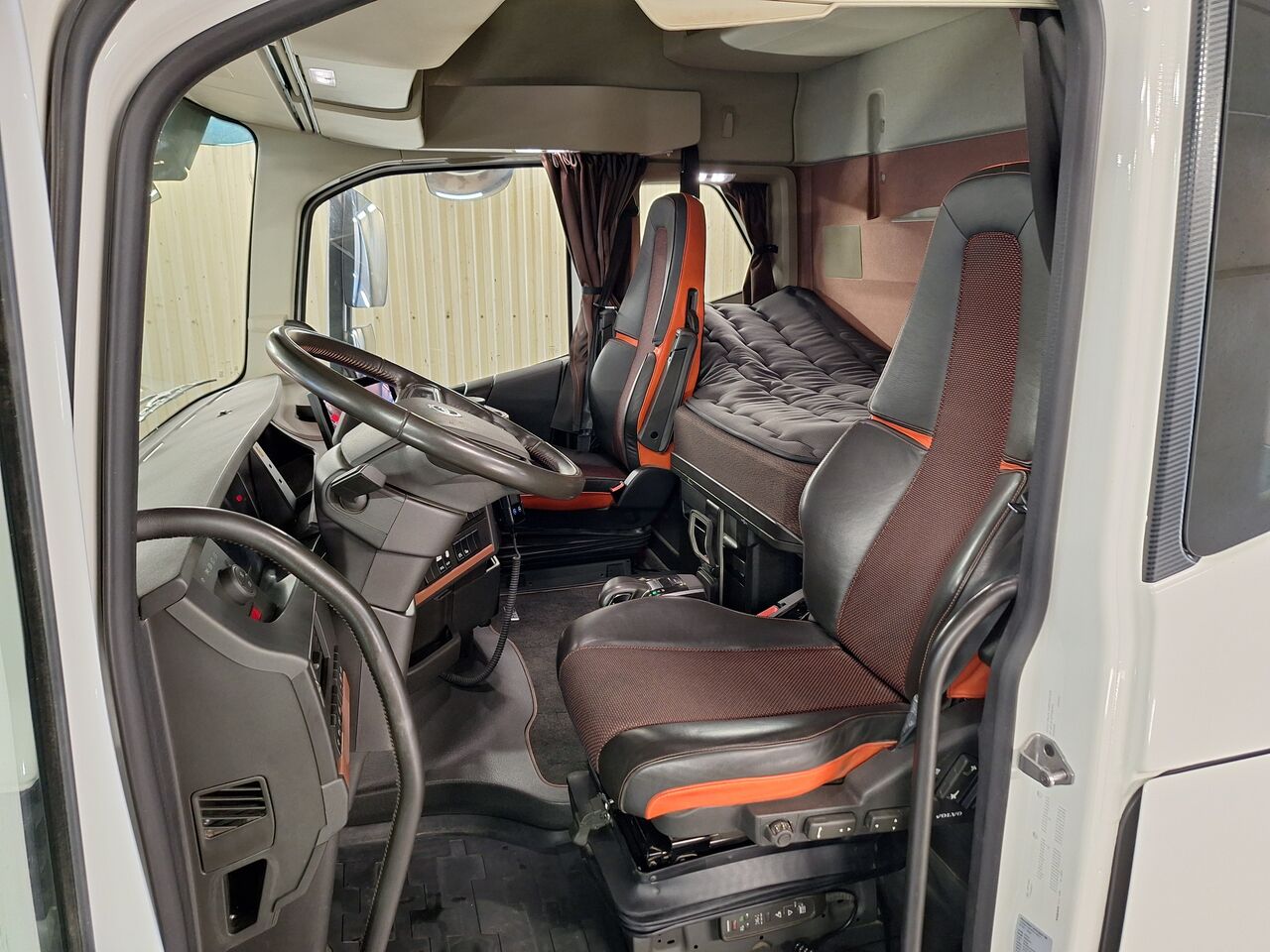 Volvo FH16 6x4 Timmerbil med Kran 2023 - Timmer