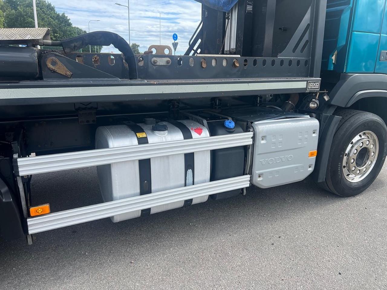 Volvo FM 410 6x2*4 Liftdumper Laxo med rotator Euro 6 2015 - Växelflak