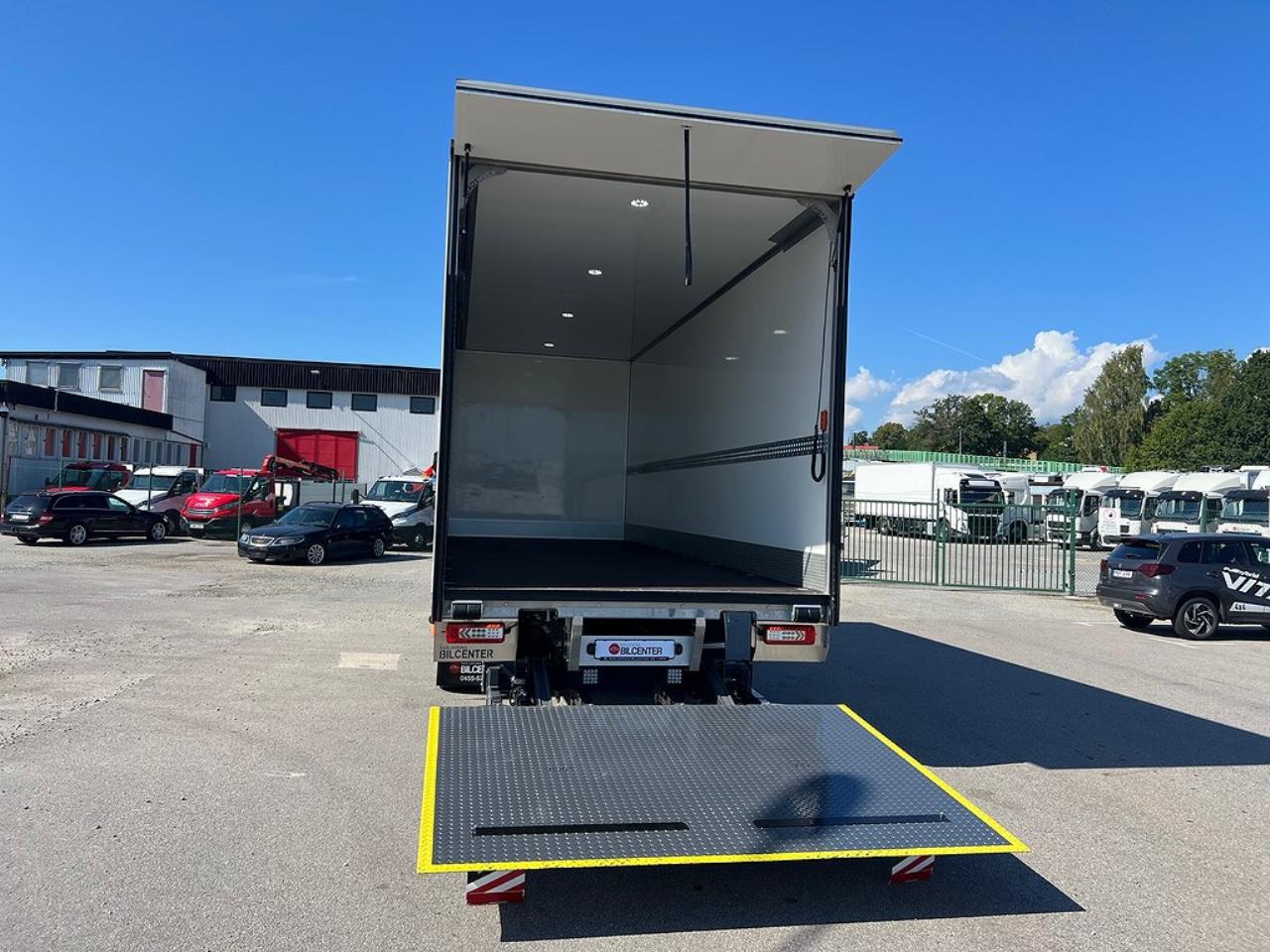 Volvo FE 320 4x2 Nya Modellen, Skåpbil med Öppningsbarsida 2024 - Skåp