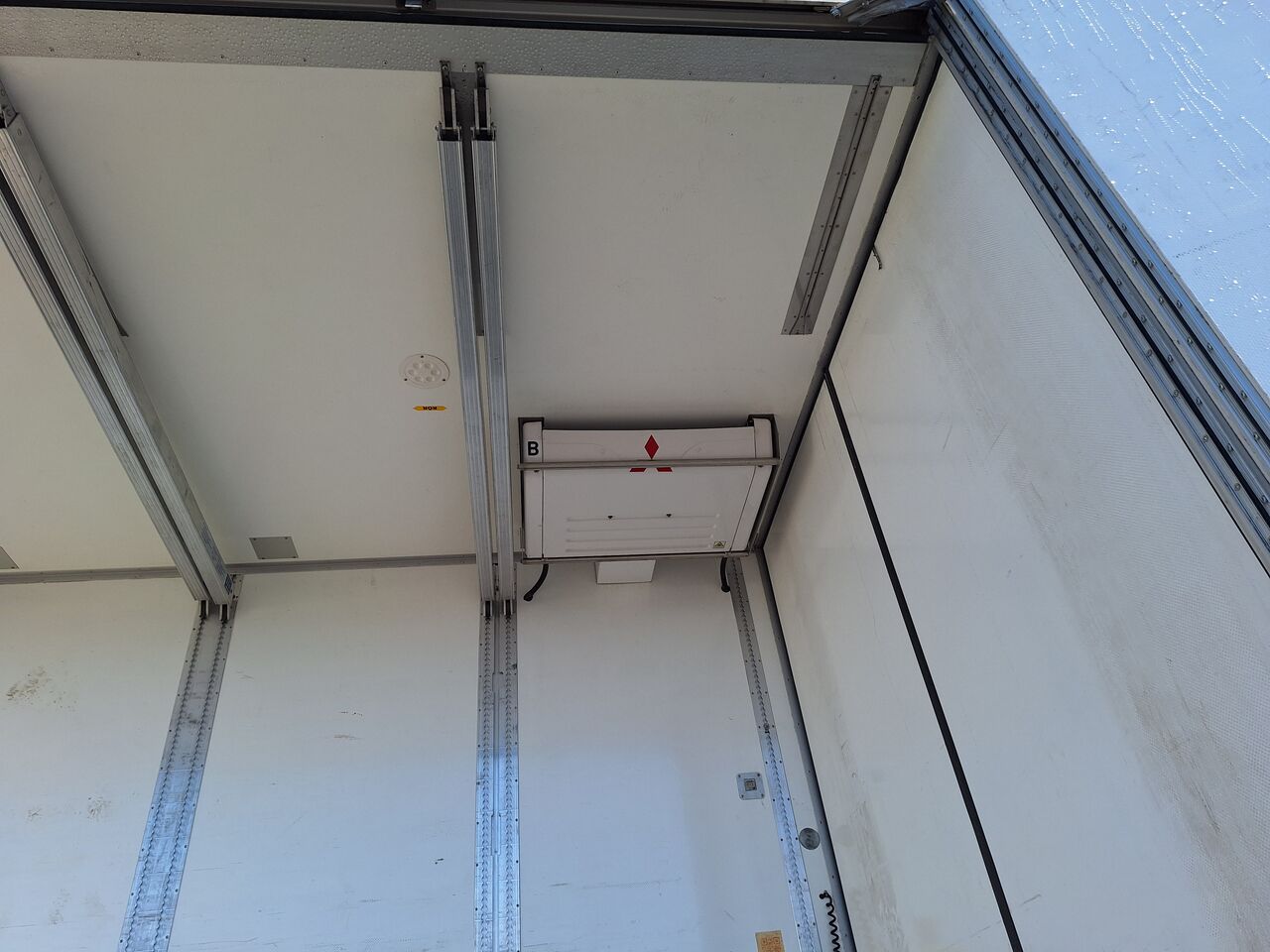 Volvo FH 6x2 Sk&aring;p Kyl/Frys 2024 - Sk&aring;p isolerat