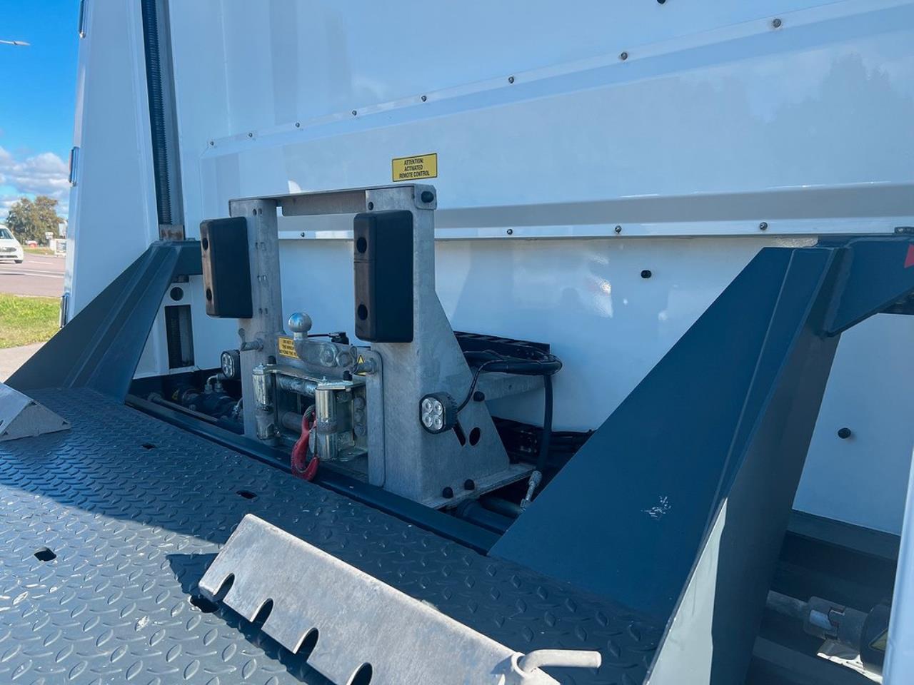 Volvo FM 380 4x2 Bärgningsbil 3-Lastare, Ny Skick, Påkostad 2024 - Bärgningsbil