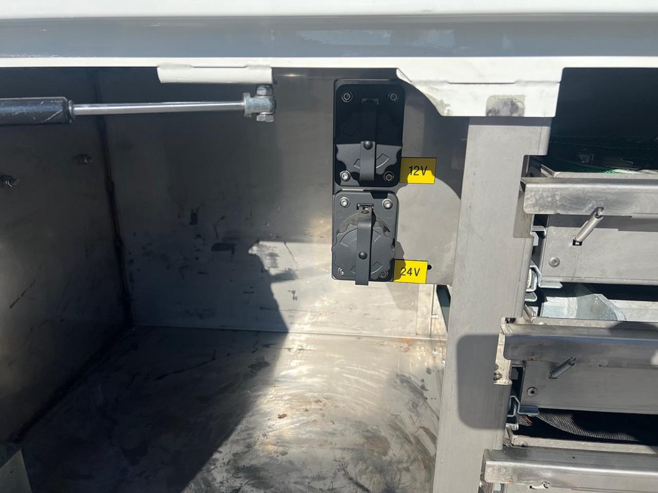 Volvo FM 380 4x2 Bärgningsbil 3-Lastare, Ny Skick, Påkostad 2024 - Bärgningsbil