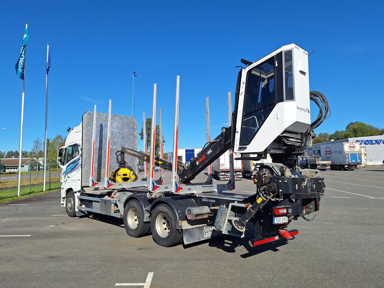Volvo FH16 6x4 Timmerbil med kran 2023 - Timmer