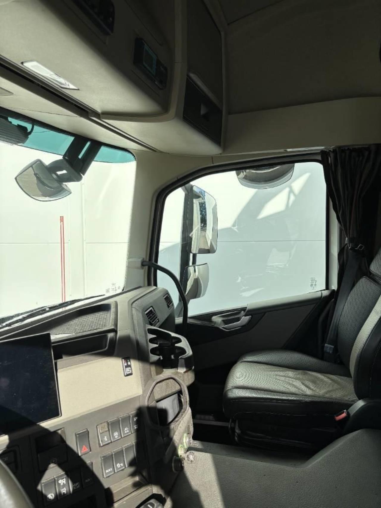 Volvo FM 500 2022 - Skåp isolerat