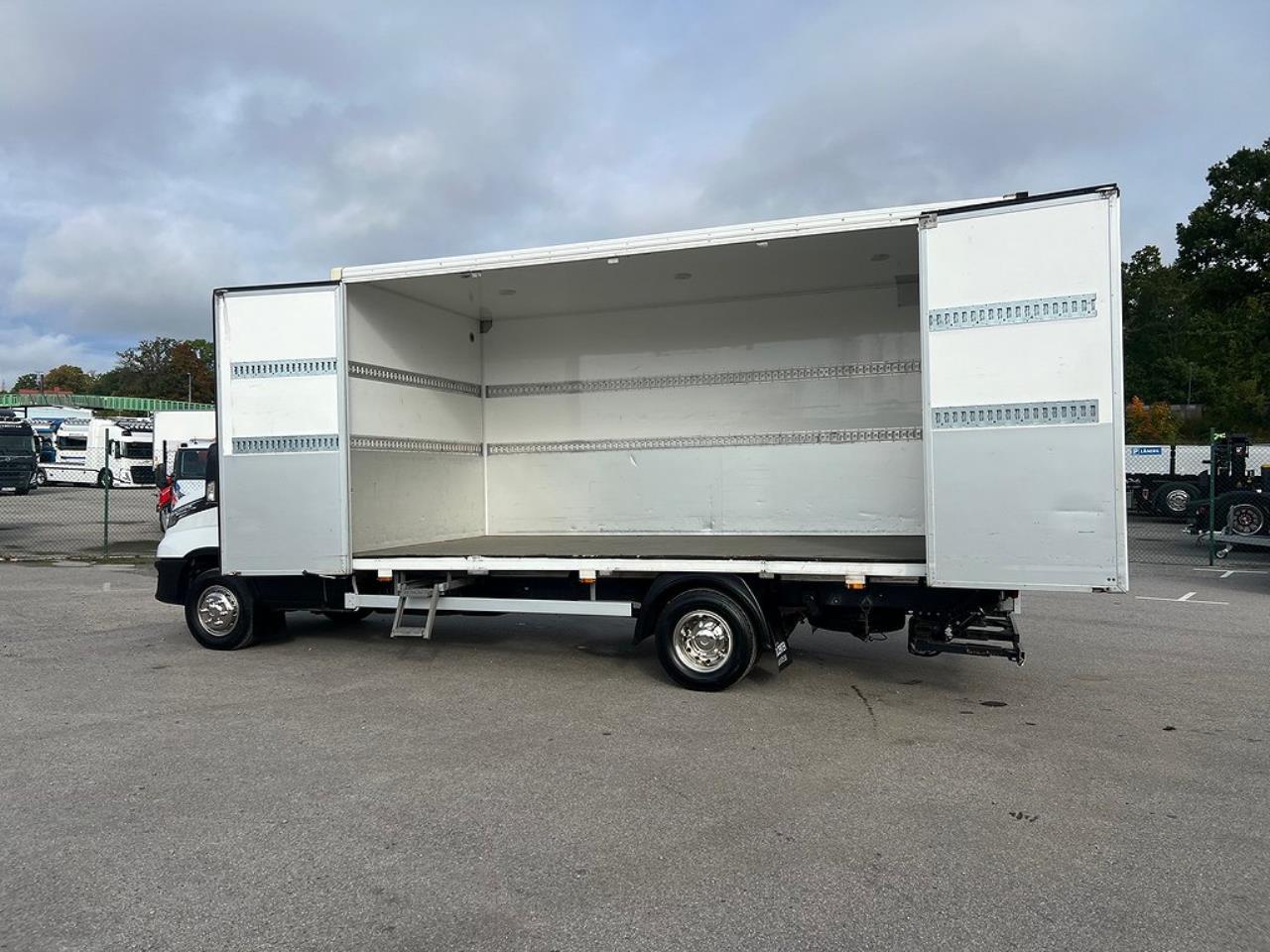 Iveco Daily 72C18 Skåpbil Öppningsbarsida Euro 6 2022 - Övrigt