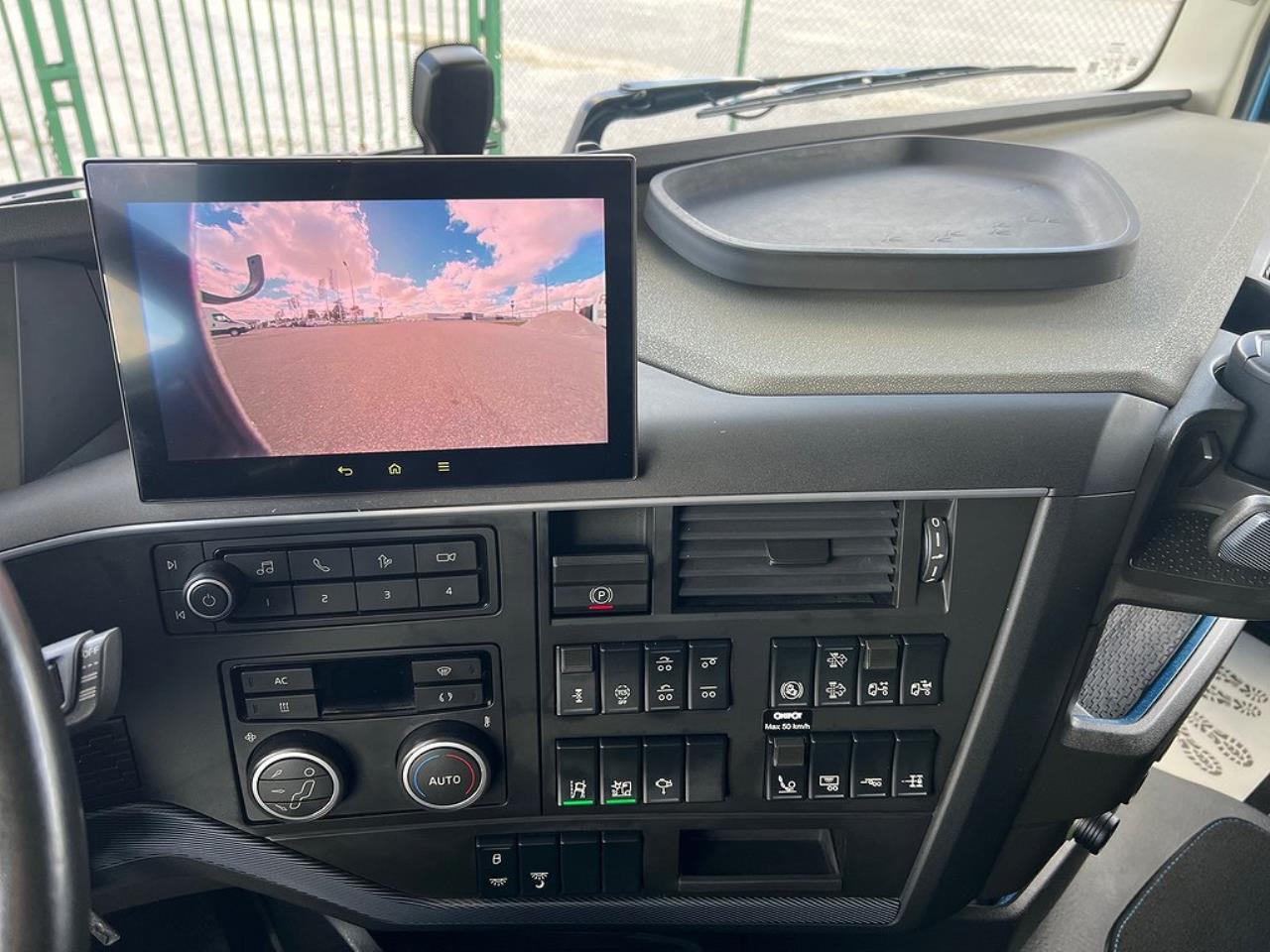 Volvo FH13 540 6x4 Dragbil Lyftbar Tandem Axel, Retarder 2023 - Dragbil