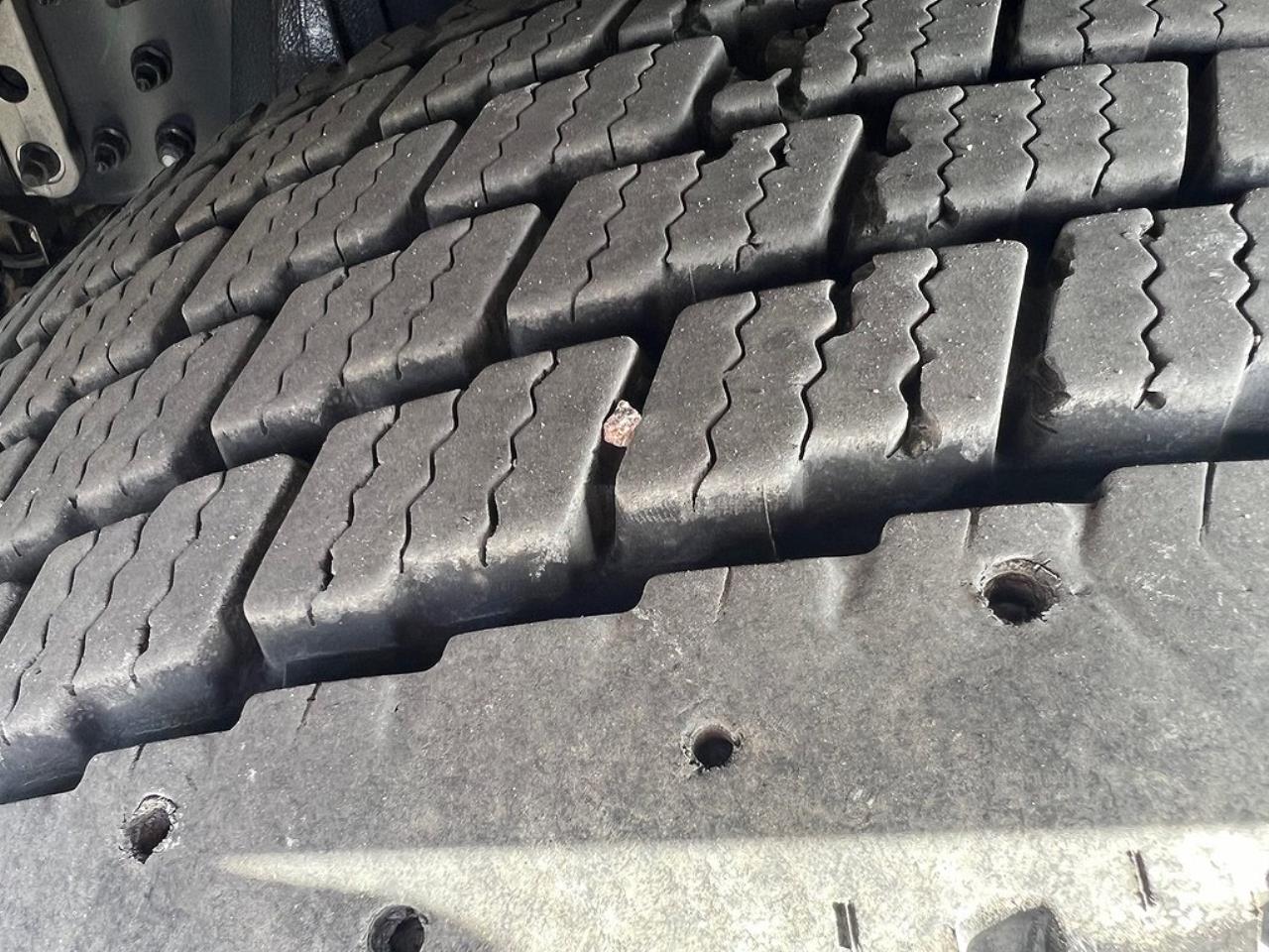 Volvo FH13 540 6x4 Dragbil Lyftbar Tandem Axel, Retarder 2023 - Dragbil