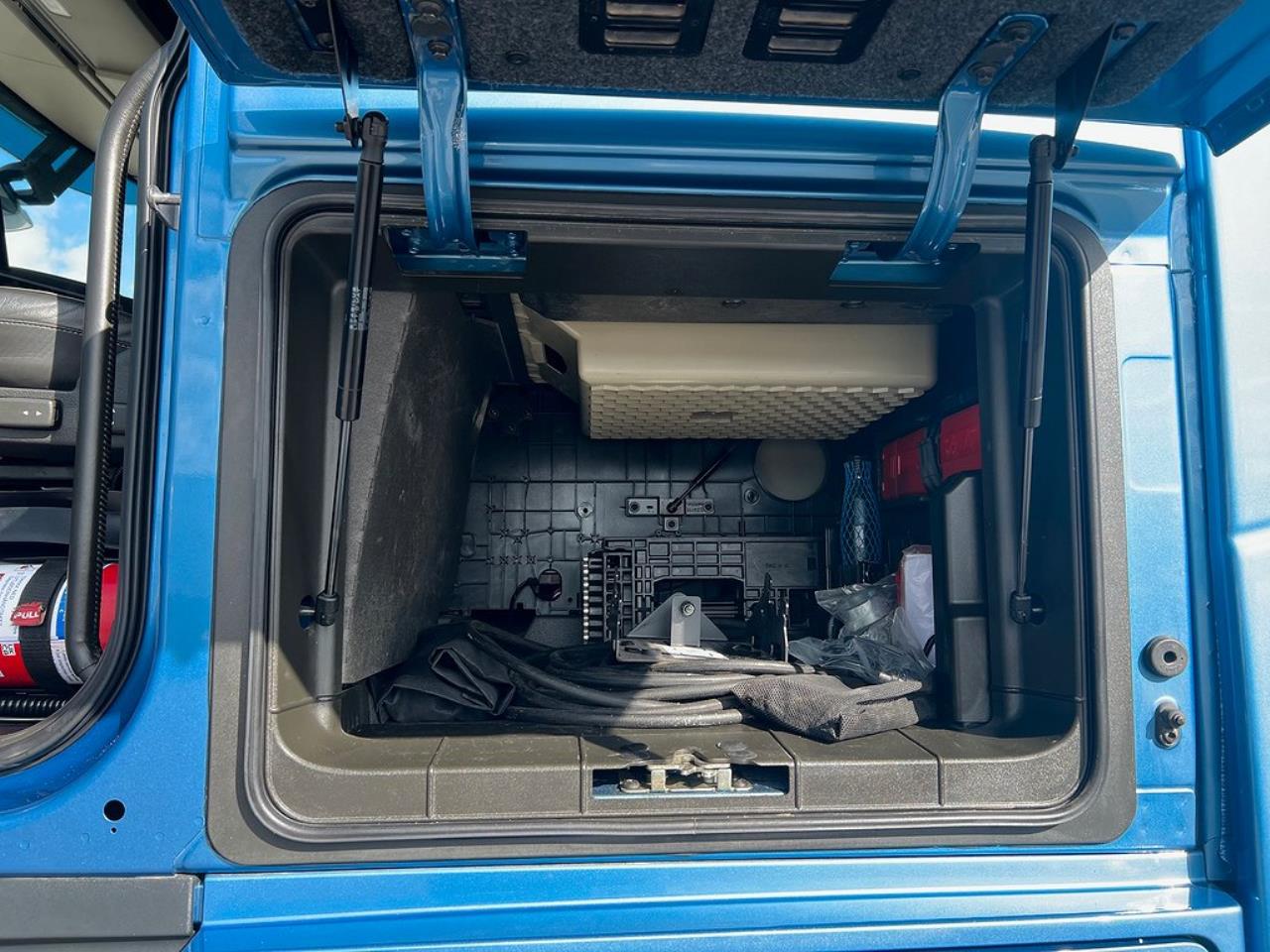 Volvo FH13 540 6x4 Dragbil Lyftbar Tandem Axel, Retarder 2023 - Dragbil