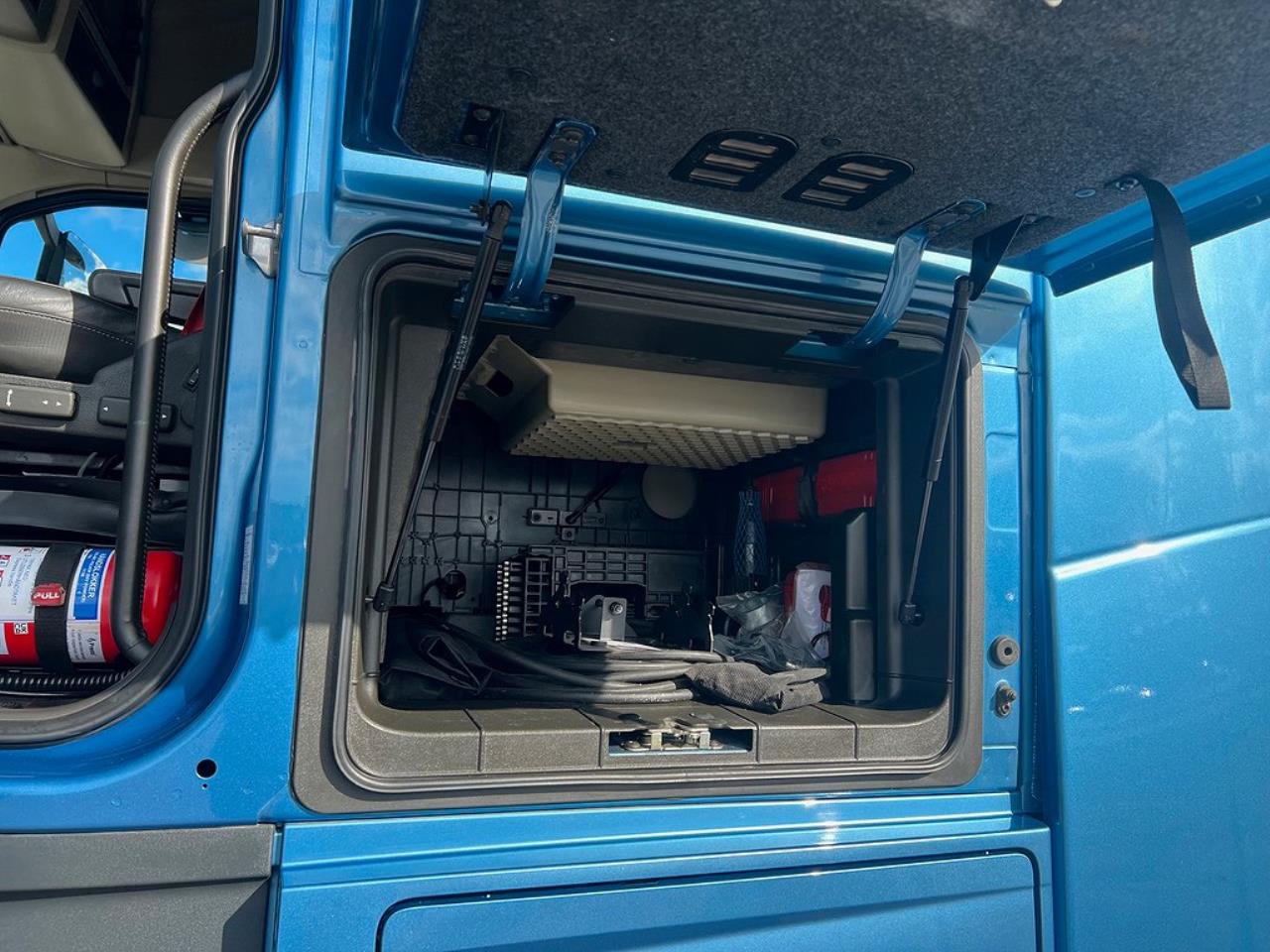 Volvo FH13 540 6x4 Dragbil Lyftbar Tandem Axel, Retarder 2023 - Dragbil