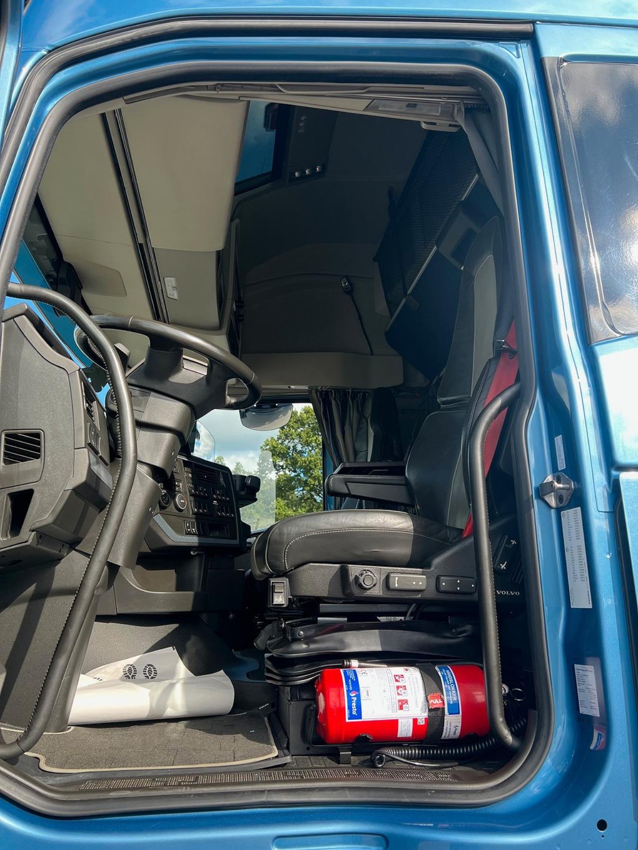 Volvo FH13 540 6x4 Dragbil Lyftbar Tandem Axel, Retarder 2023 - Dragbil