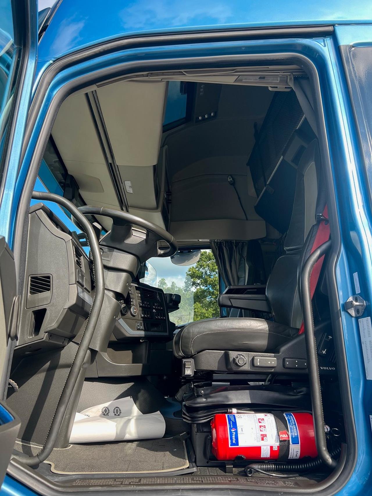 Volvo FH13 540 6x4 Dragbil Lyftbar Tandem Axel, Retarder 2023 - Dragbil