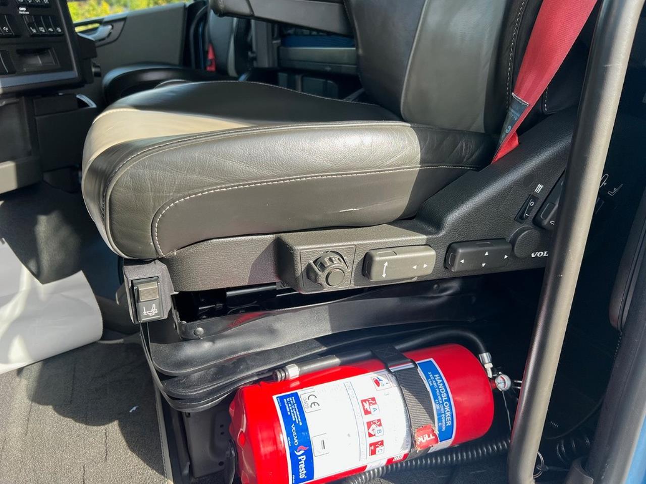 Volvo FH13 540 6x4 Dragbil Lyftbar Tandem Axel, Retarder 2023 - Dragbil