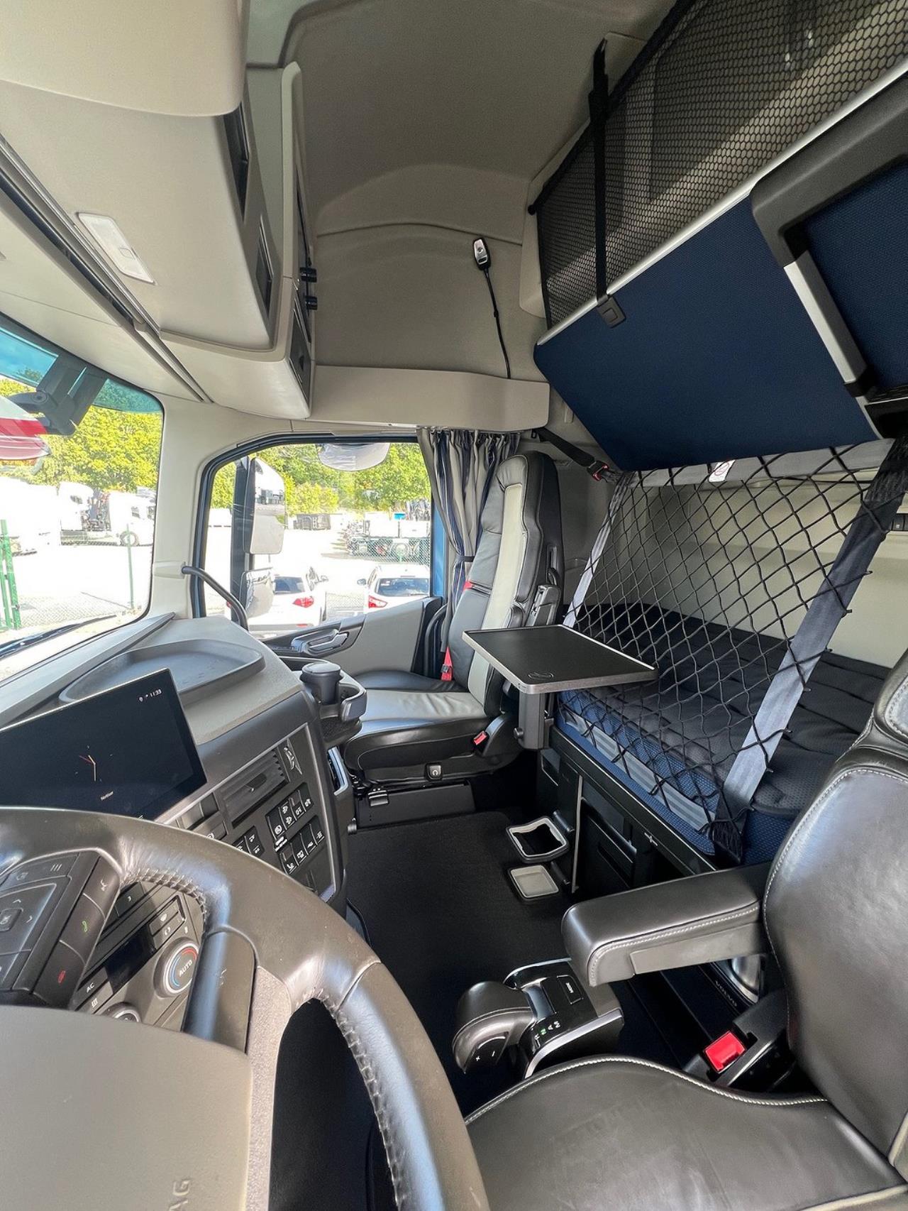 Volvo FH13 540 6x4 Dragbil Lyftbar Tandem Axel, Retarder 2023 - Dragbil