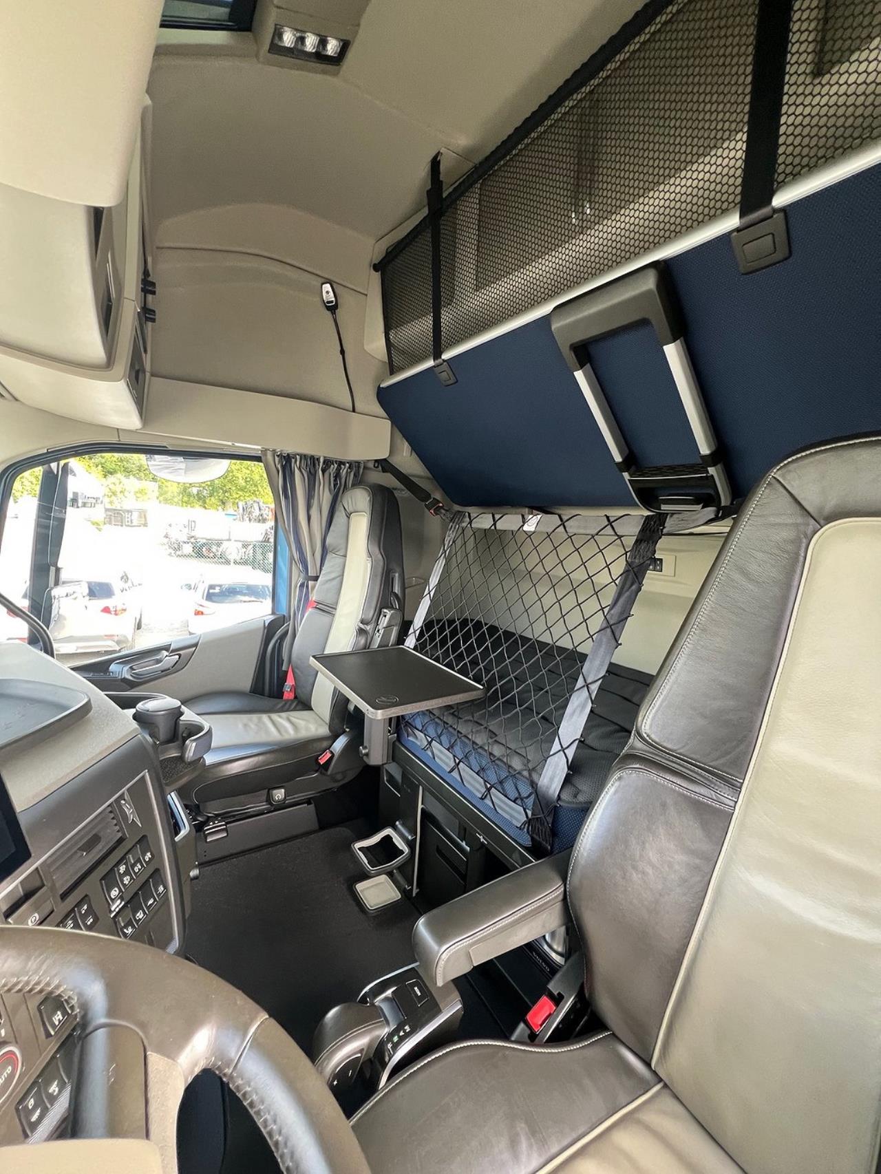 Volvo FH13 540 6x4 Dragbil Lyftbar Tandem Axel, Retarder 2023 - Dragbil