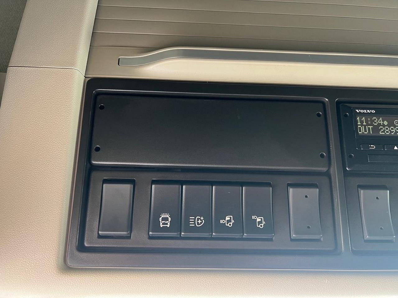 Volvo FH13 540 6x4 Dragbil Lyftbar Tandem Axel, Retarder 2023 - Dragbil