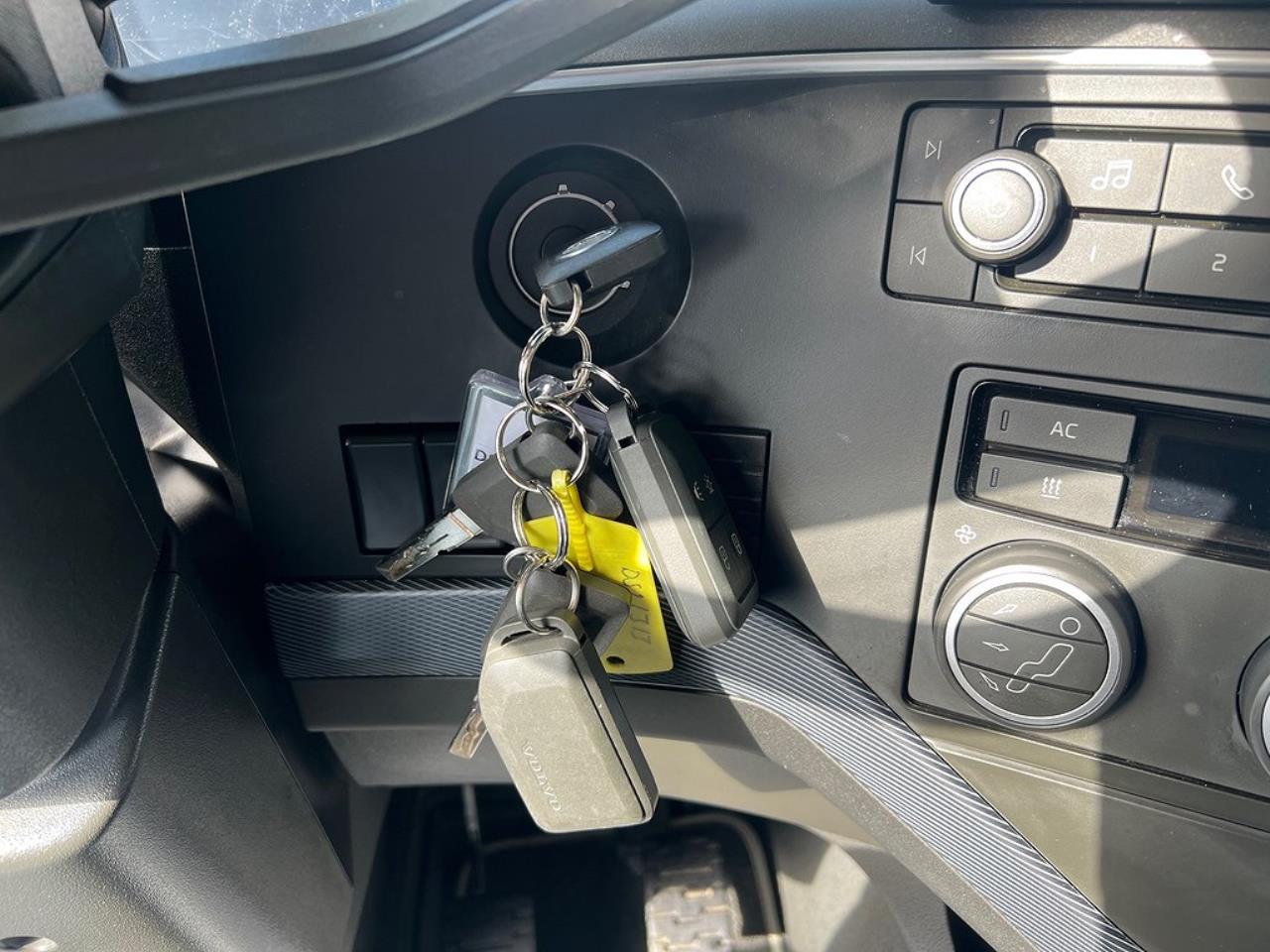 Volvo FH13 540 6x4 Dragbil Lyftbar Tandem Axel, Retarder 2023 - Dragbil