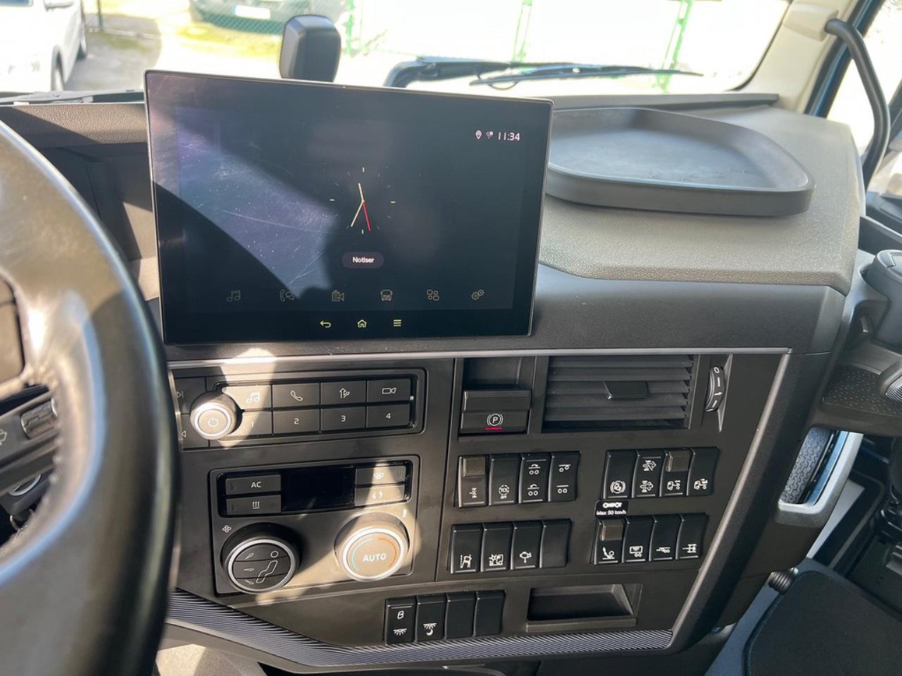 Volvo FH13 540 6x4 Dragbil Lyftbar Tandem Axel, Retarder 2023 - Dragbil