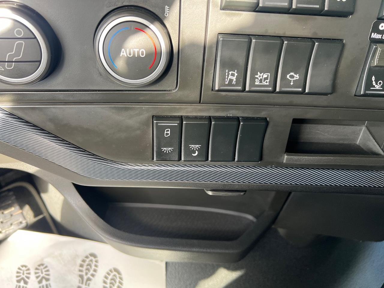 Volvo FH13 540 6x4 Dragbil Lyftbar Tandem Axel, Retarder 2023 - Dragbil