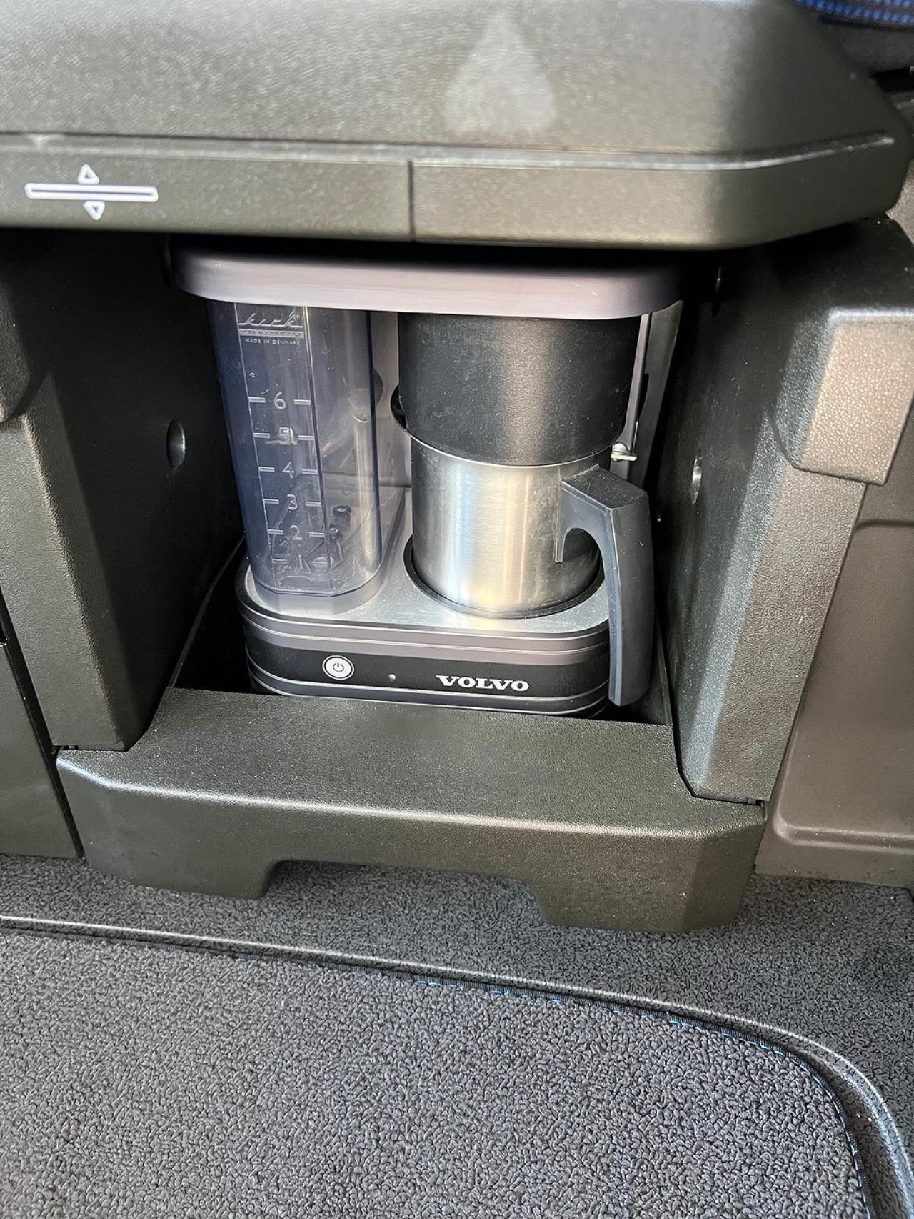 Volvo FH13 540 6x4 Dragbil Lyftbar Tandem Axel, Retarder 2023 - Dragbil