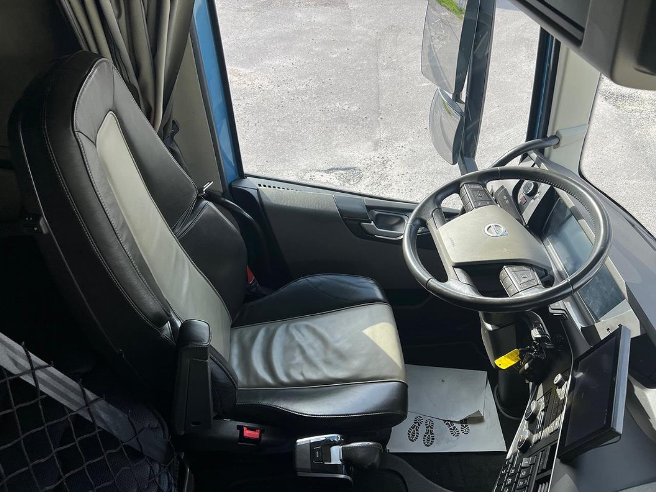 Volvo FH13 540 6x4 Dragbil Lyftbar Tandem Axel, Retarder 2023 - Dragbil