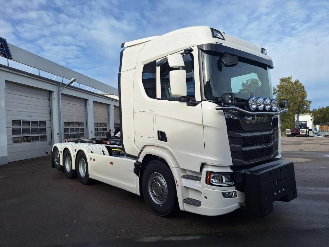 Scania R590B8X4*4NB Plogbil 2025 - Krok/Lastväxlare