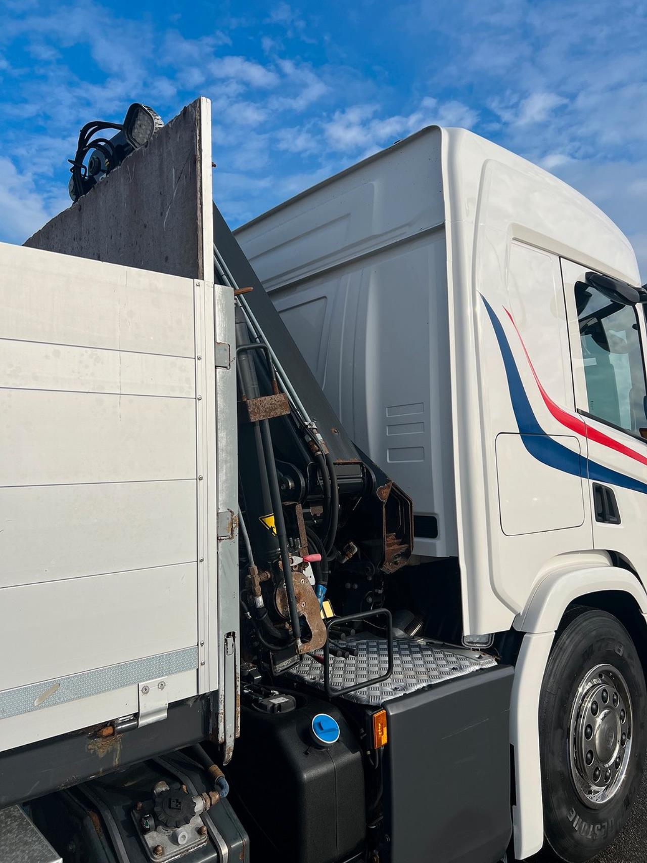 Scania P320 4x2 Kranbil med Z-Lyft, Euro 6 2018 - Kran