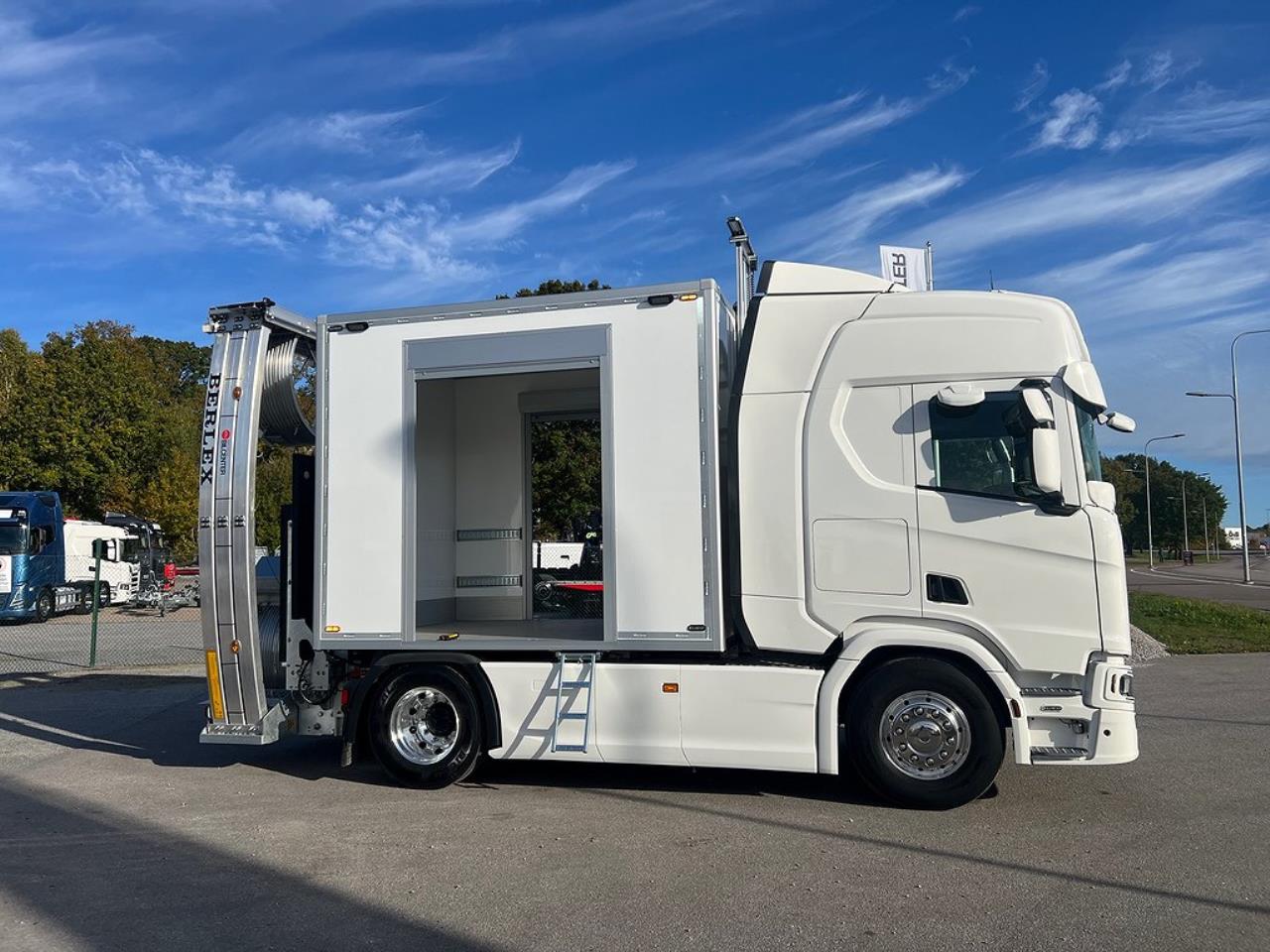Scania R450 4x2 TMA Bil med skåp, Berlex TMAX TMA Skydd 2021 - Skåp