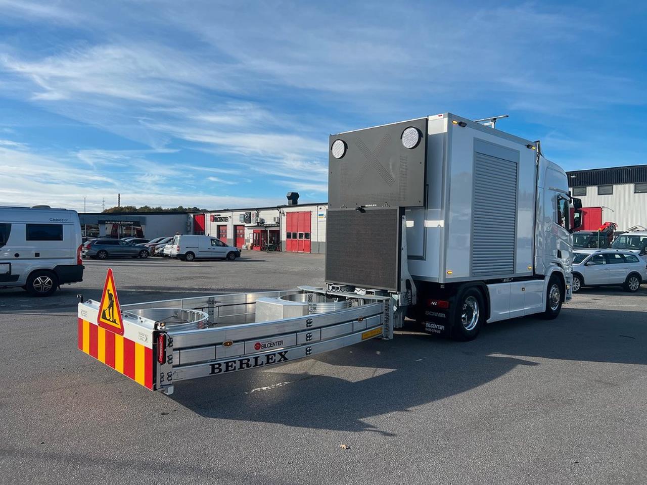 Scania R450 4x2 TMA Bil med skåp, Berlex TMAX TMA Skydd 2021 - Skåp