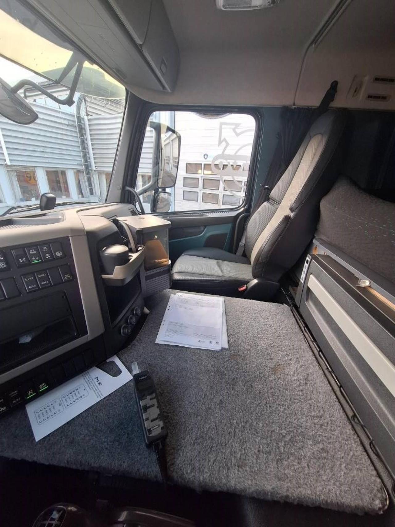 Volvo FM  6x2 2018 - Kran